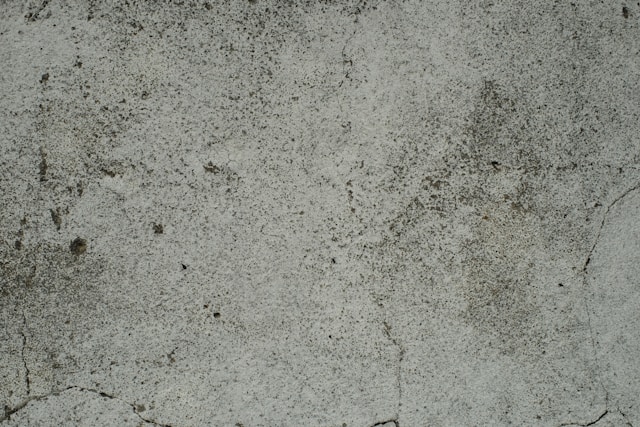 Czy sezon budowlany ma znaczenie dla ceny posadzek betonowych?