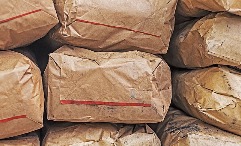 Jakie normy muszą spełniać worki papierowe wykorzystywane w przemyśle opakowaniowym?